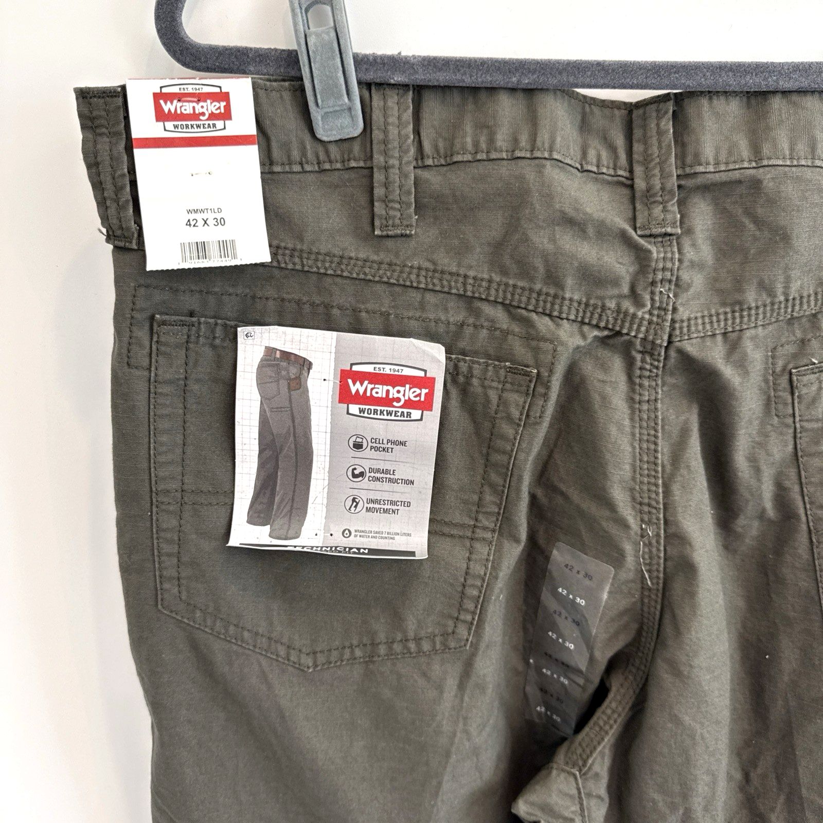 Nwt Wrangler Men’s 42x30 Workwear Technician Pants Green Rip Stop Straight Leg